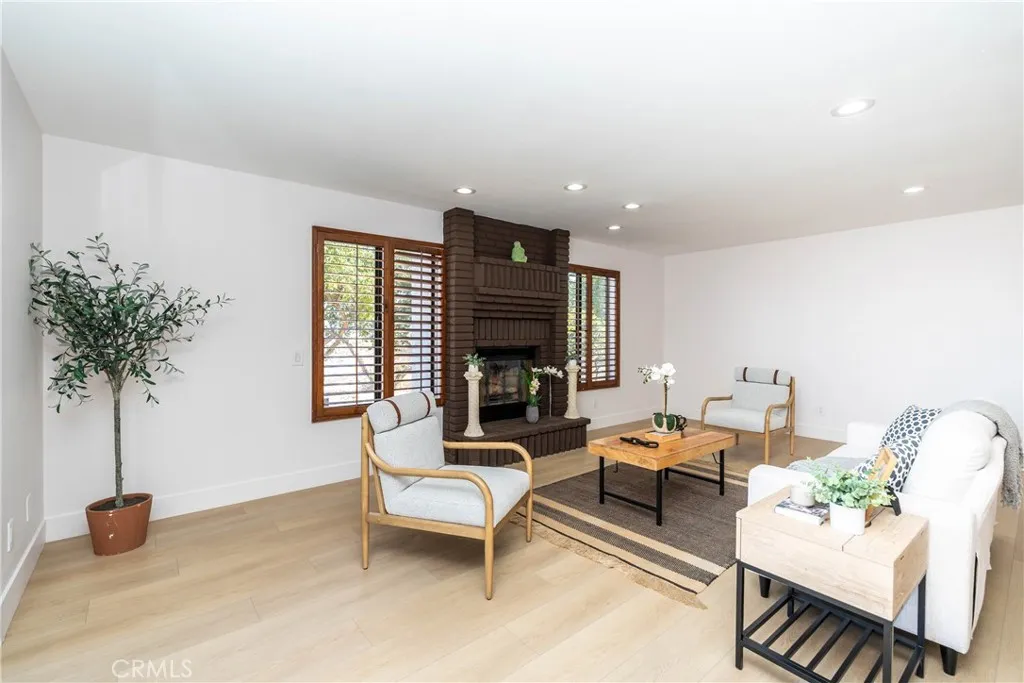 16066 Rancho Verde Circle, Riverside, California 92506 home-pic-16